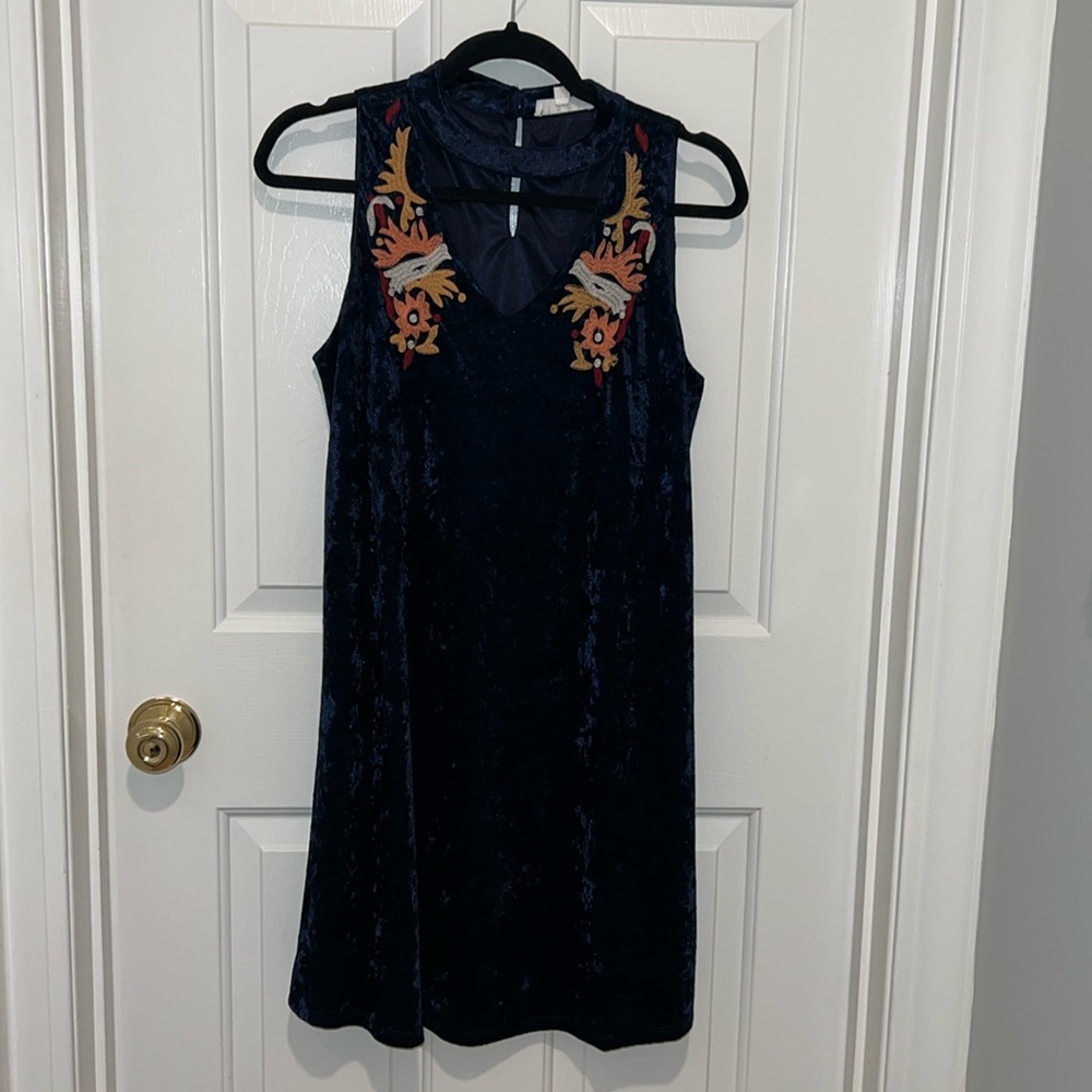 Dark navy velvet embroidered THML A line dress, size small. EUC, smoke free home